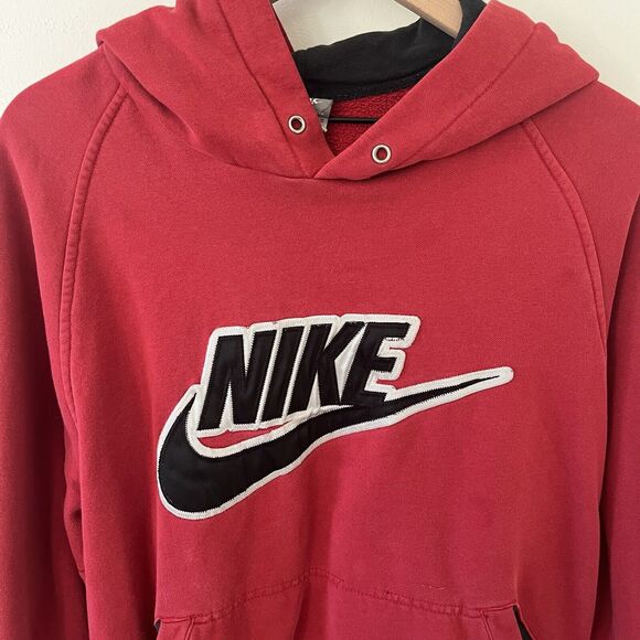 NIKE Red Hoodie Sweatshirt Pullover Center Chest Swoosh Black Lined Hood Medium - Picture 2 of 5